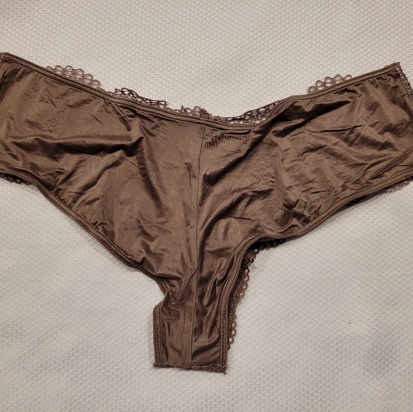 NWT Victoria's Secret Cheekini - Picture 2 of 4